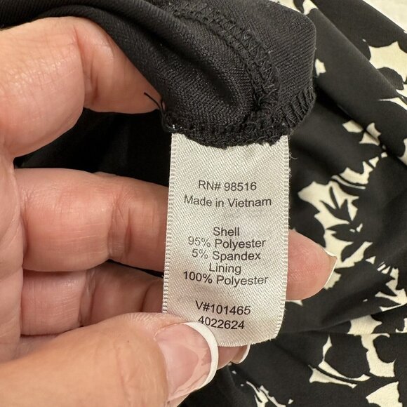 Coldwater Creek Women's Floral Scoop Neck Ruched Sheath Dress Size 4 Black White - Picture 11 of 12